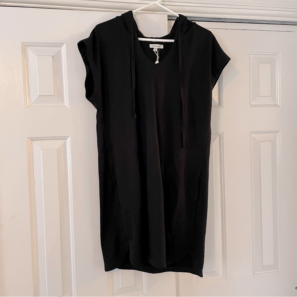 Hooded sweatshirt dress with pockets